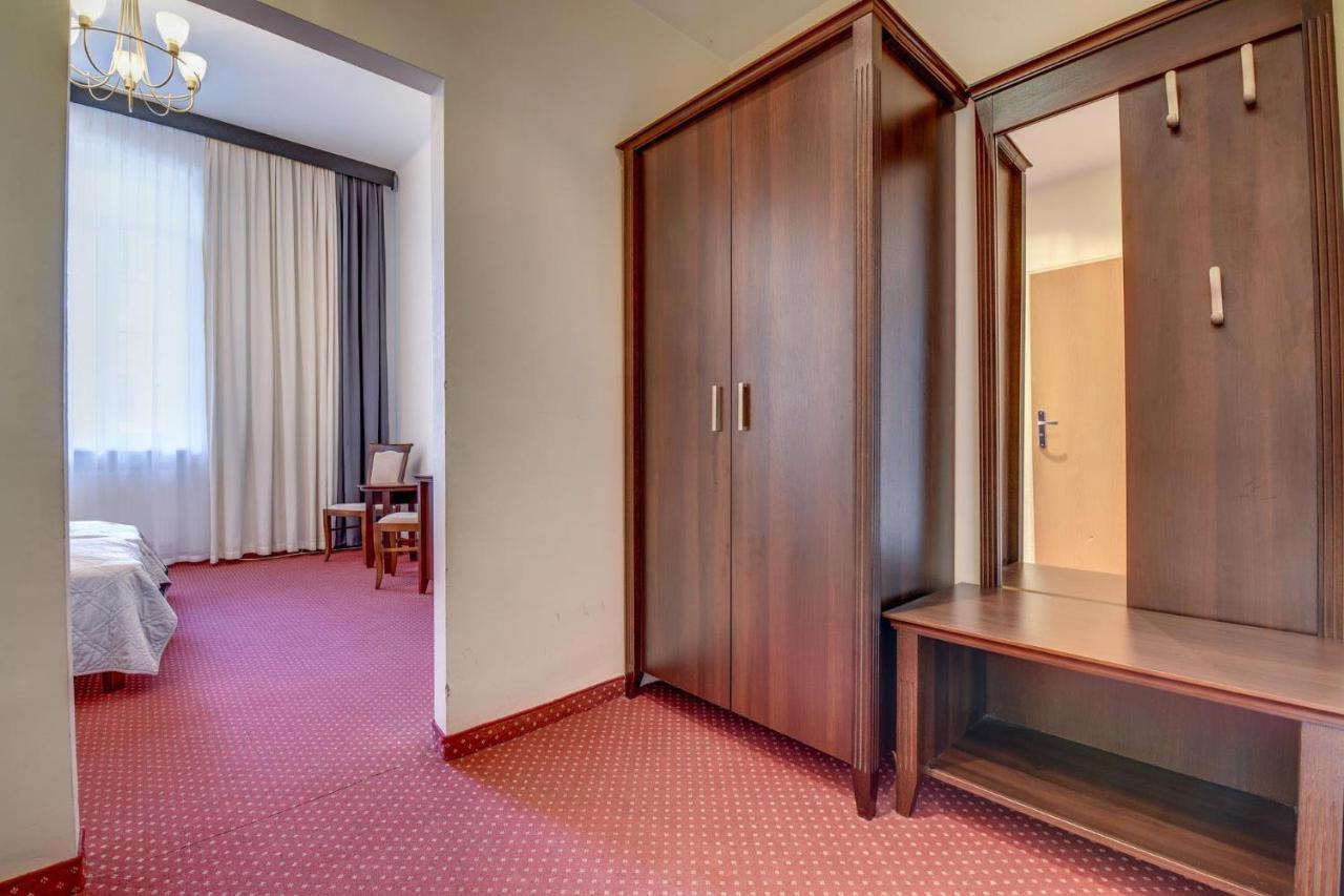 Savoy Acomodação com café da manhã Spała Exterior foto