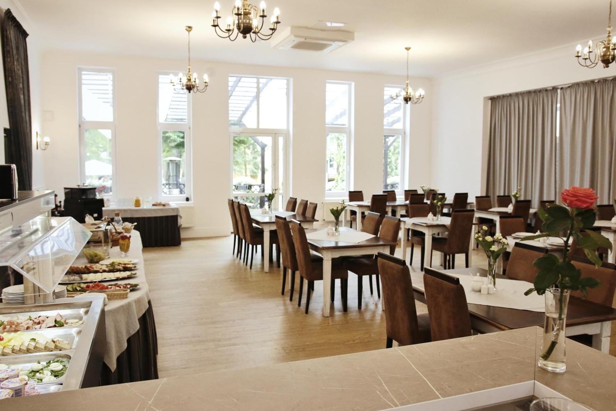 Savoy Acomodação com café da manhã Spała Exterior foto
